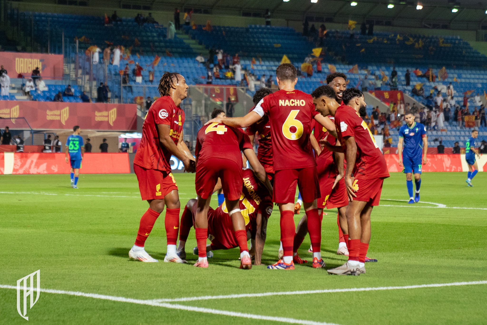 القادسية يتخطى الرائد في دوري روشن