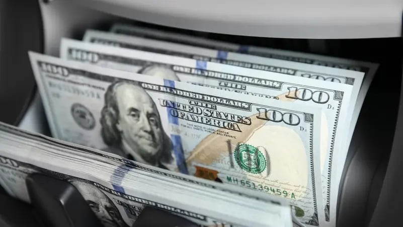 الدولار يرتفع وسط تهديدات ترامب بفرض رسوم جمركية