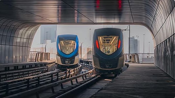 كاتب يوضح دور الجهات الوظيفية في تعزيز النقل الترددي مع محطات القطار