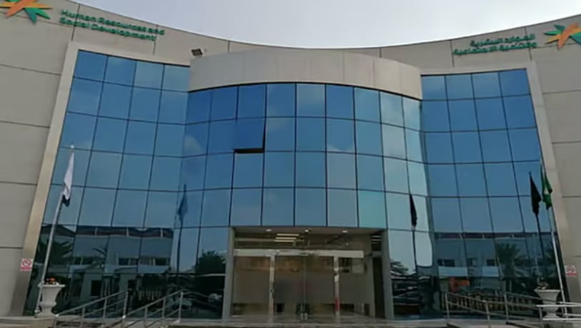 «الموارد البشرية»: على المنشآت توظيف السعوديين بنسبة 75% من مجموع العمالة