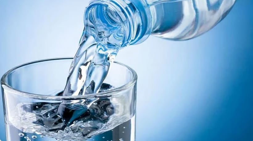 طبيب: شرب كميات ماء كبيرة فجأة قبل الفجر لا يزيد نسبته بالجسم في رمضان 