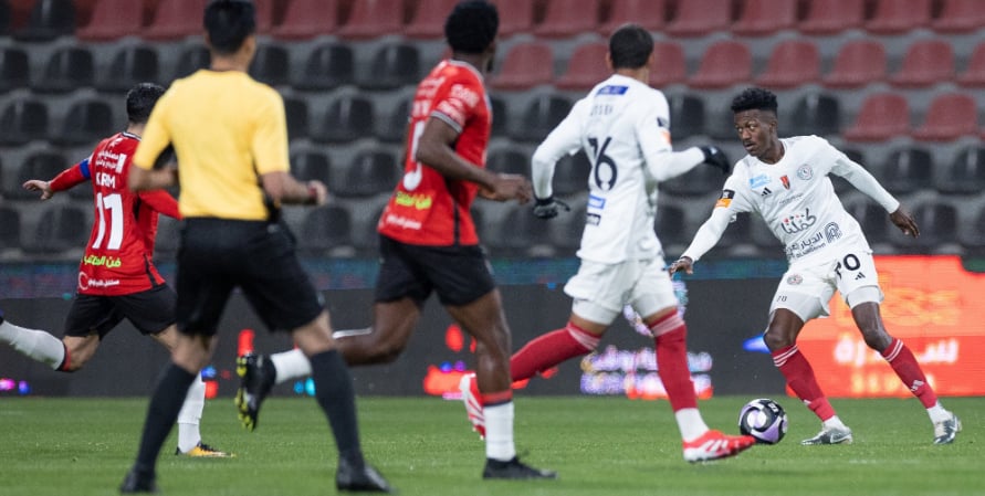 التعادل الإيجابي يحسم مواجهة الرائد والاتفاق في دوري المحترفين