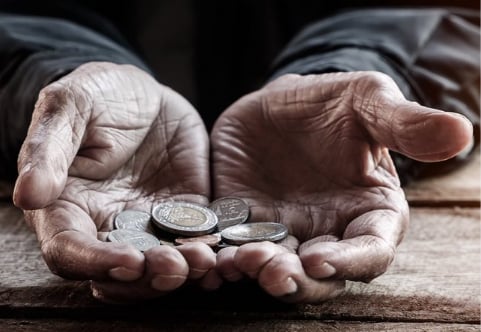 النيابة تحذر: نظام مكافحة التسول يُجرّم استجداء المال دون مقابل أو بمقابل غير مقصود