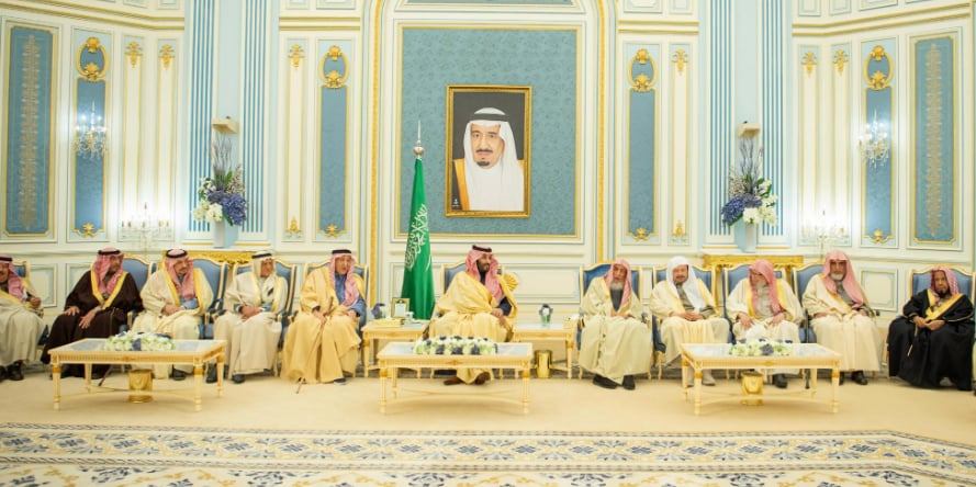 ولي العهد يستقبل سماحة المفتي والأمراء والعلماء والوزراء وجمعاً من المواطنين الذين قدموا للتهنئه بحلول رمضان 