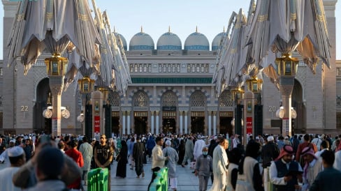 الهيئة العامة للعناية بالحرمين الشريفين تواصل تقديم خدماتها لقاصدي المسجد النبوي
