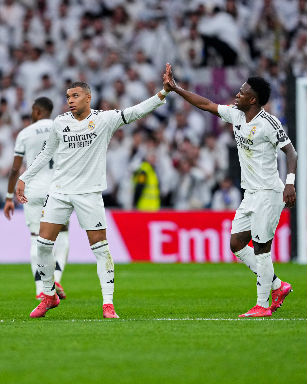 ريال مدريد يعبر رايو فاليكانو ويصعد لوصافة الليجا