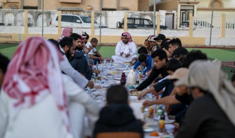 إفطار الوجه الجماعي.. مشهدٌ رمضاني يُبرز روح الشهر الفضيل