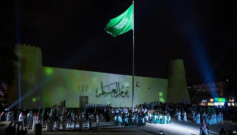ضوابط تحفظ قدسيته وهيبته.. محظورات استخدام العلم السعودي