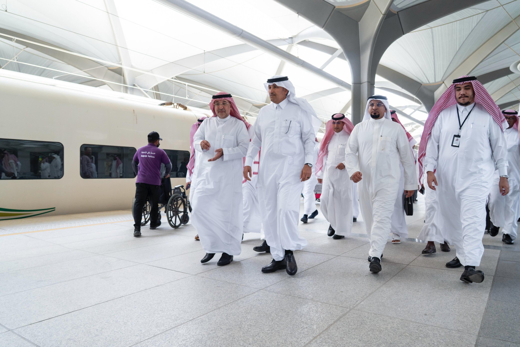 وزير النقل يتفقد محطة قطار الحرمين السريع بالمدينة المنورة