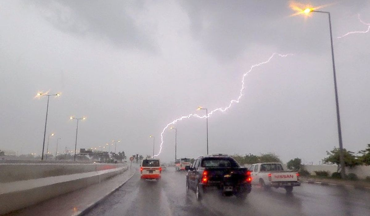 هطول أمطار رعدية على معظم مناطق المملكة بدءًا من الأربعاء
