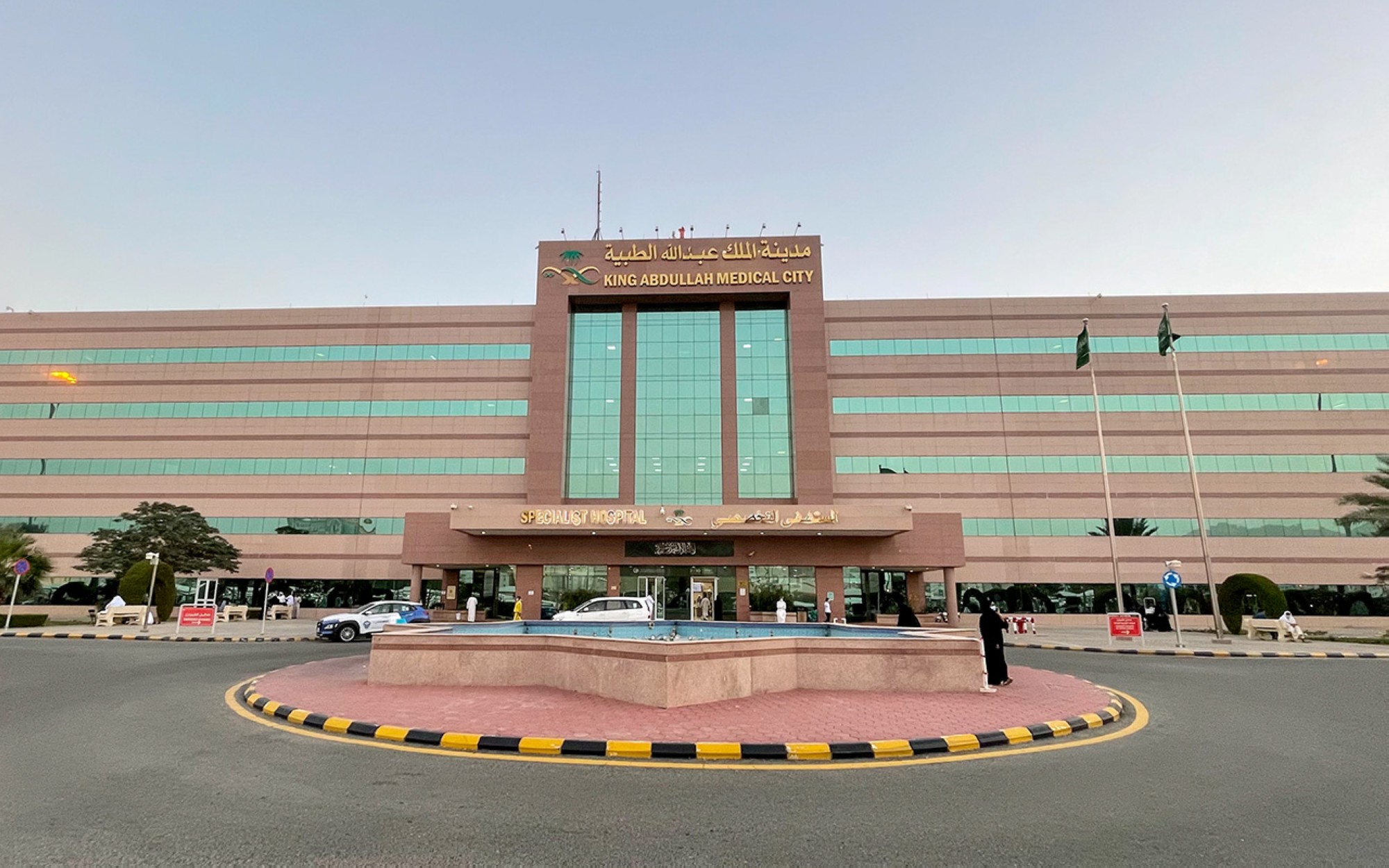 بعد تعرضها لجلطة قلبية حادة.. مدينة الملك عبدالله الطبية تنقذ حياة معتمرة خمسينية