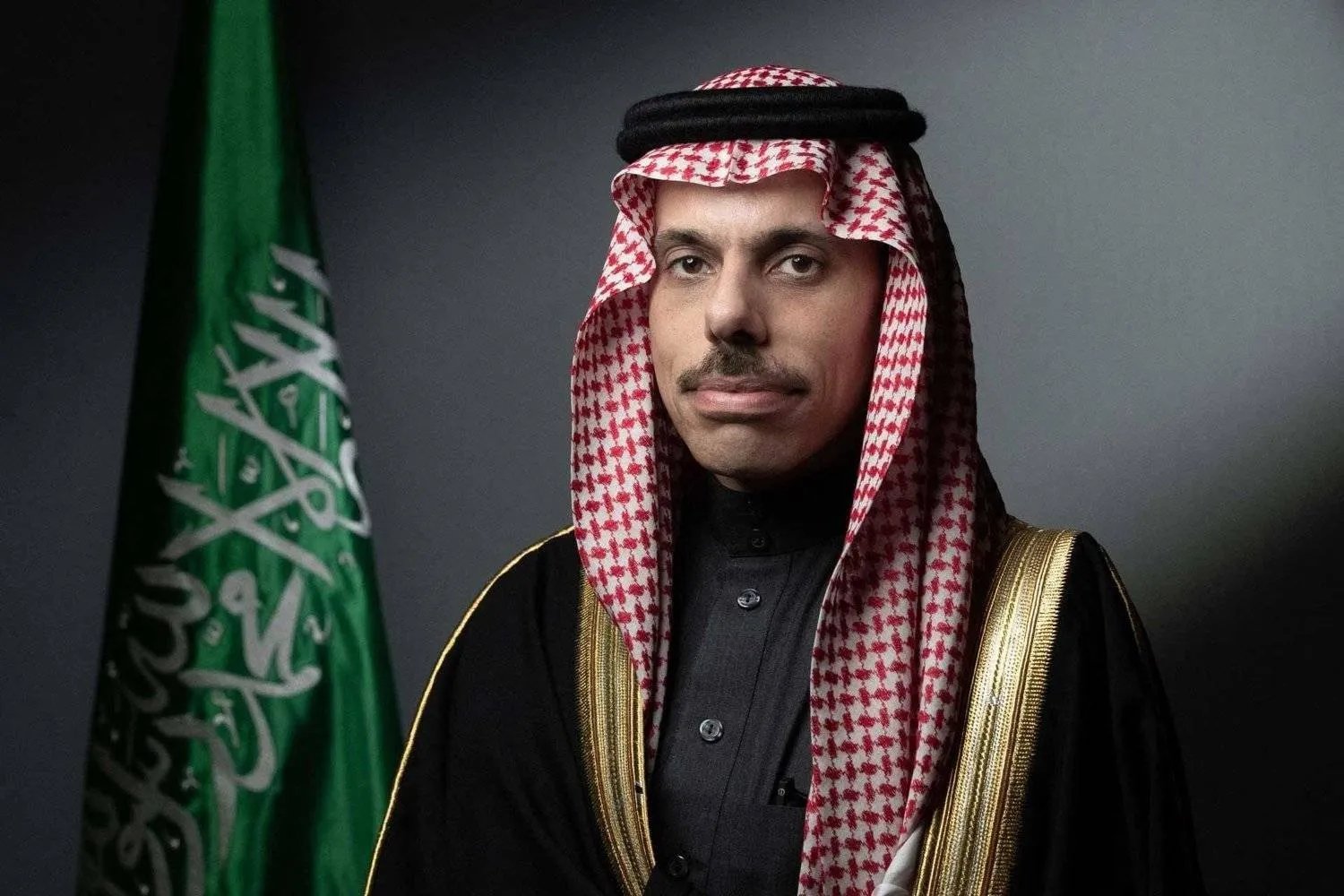 وزير الخارجية يهنئ القيادة بمناسبة حلول عيد الفطر المبارك