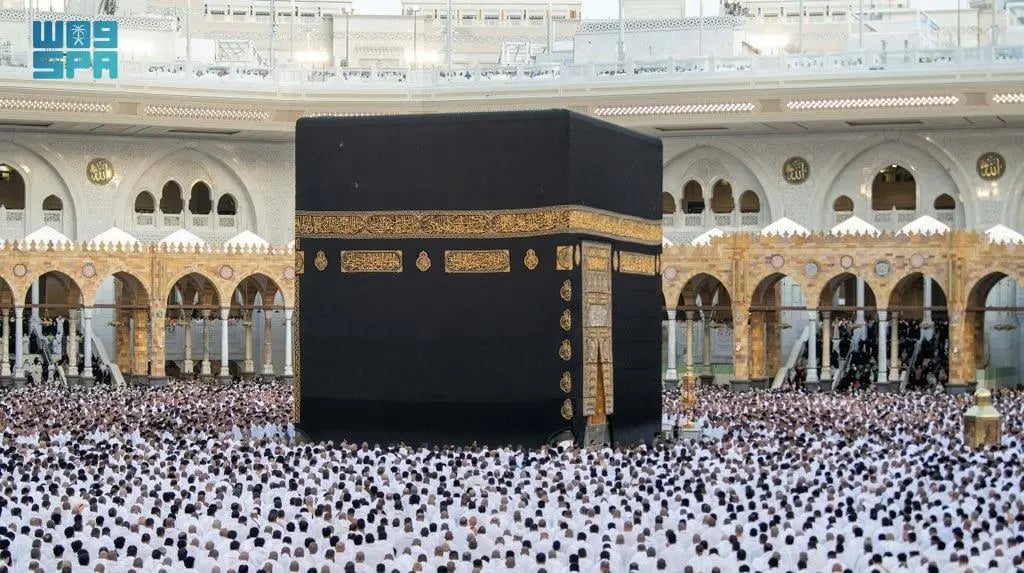 المسلمون يؤدون صلاة العيد بالمسجد الحرام.. والسديس:  الإسلام دين التسامح والتعايش والحوار والإنسانية