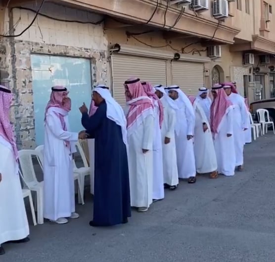 أهالي حي الراكة الشمالية في الخبر يجتمعون على إفطار صباح عيد الفطر
