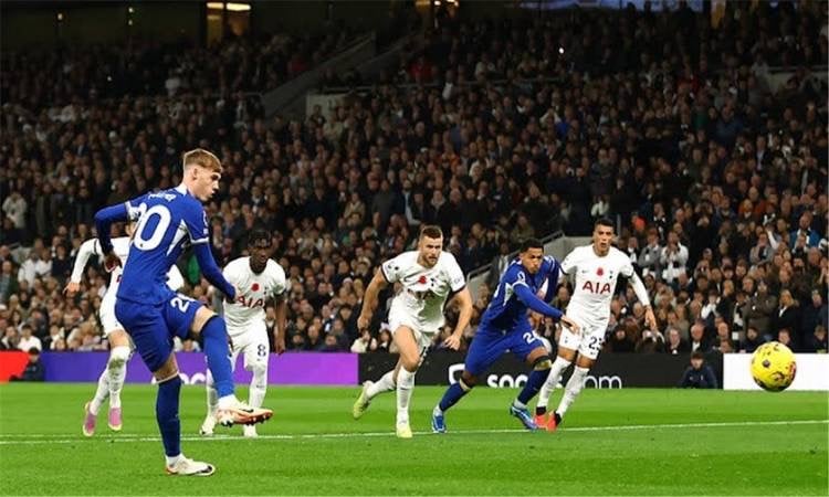 توتنهام يتحدى تشيلسي في الدوري الإنجليزي