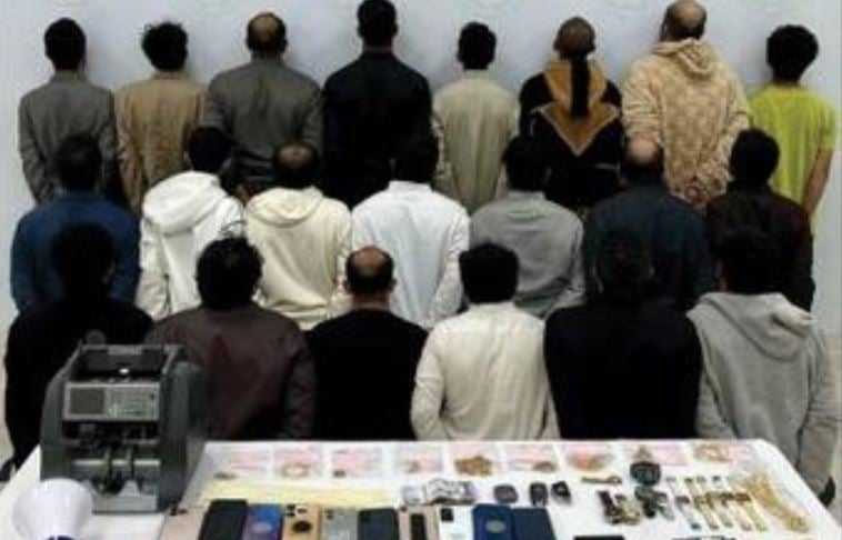 القبض على 21 شخصًا لانتحالهم صفة غير صحيحة وسرقة المارة والمنازل