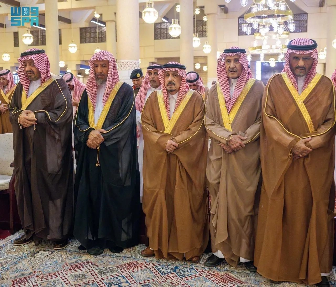 أمير الرياض يؤدي صلاة الميت على صاحب السمو الأمير عبدالله بن مساعد آل عبدالرحمن آل سعود