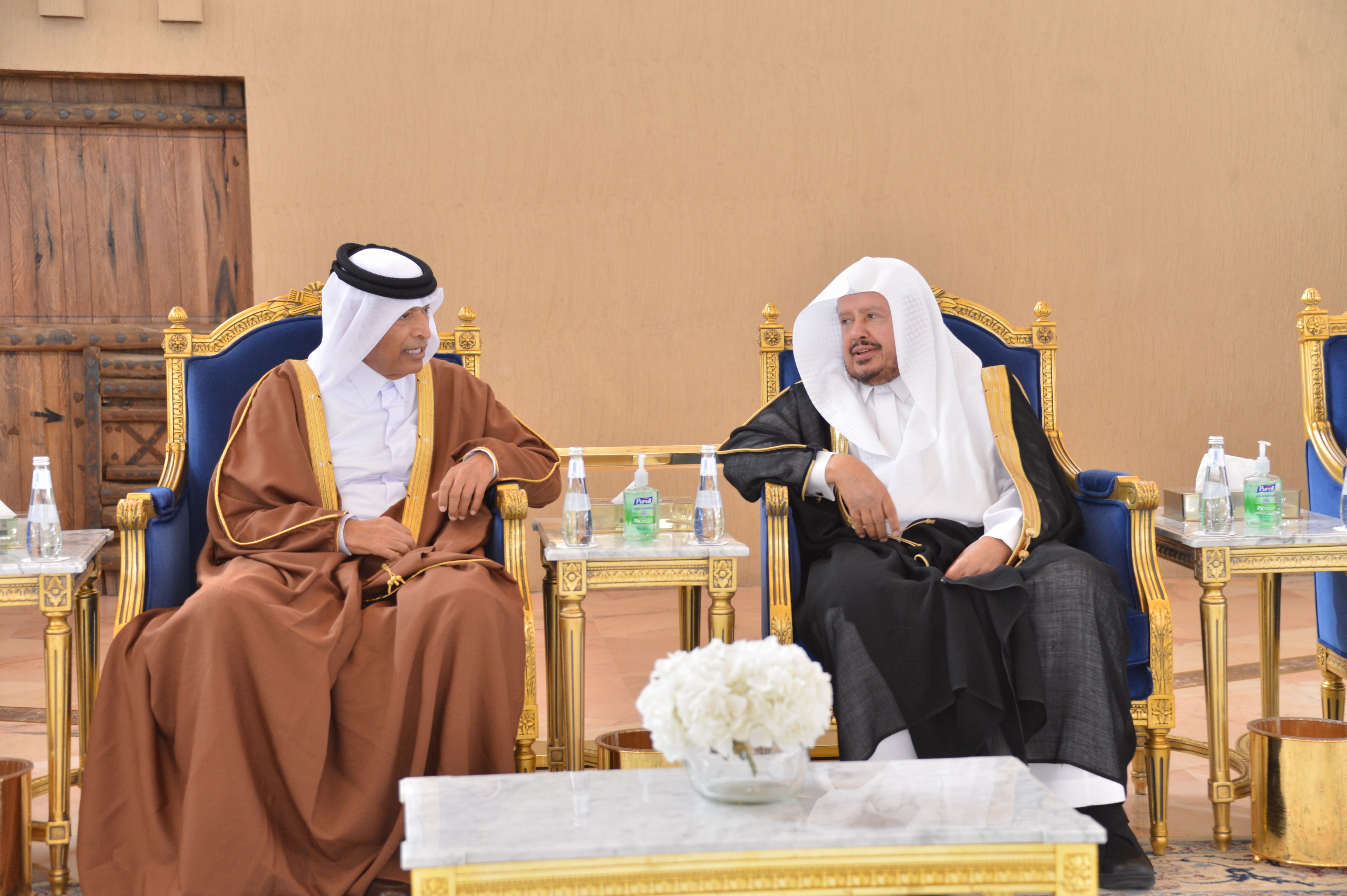رئيس مجلس الشورى القطري يصل الرياض