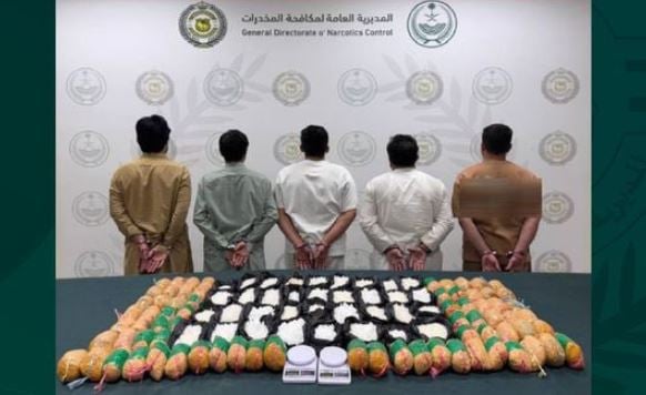 القبض على 5 مقيمين بمنطقة الرياض لترويجهم 74 كلجم من مادة (الشبو) 