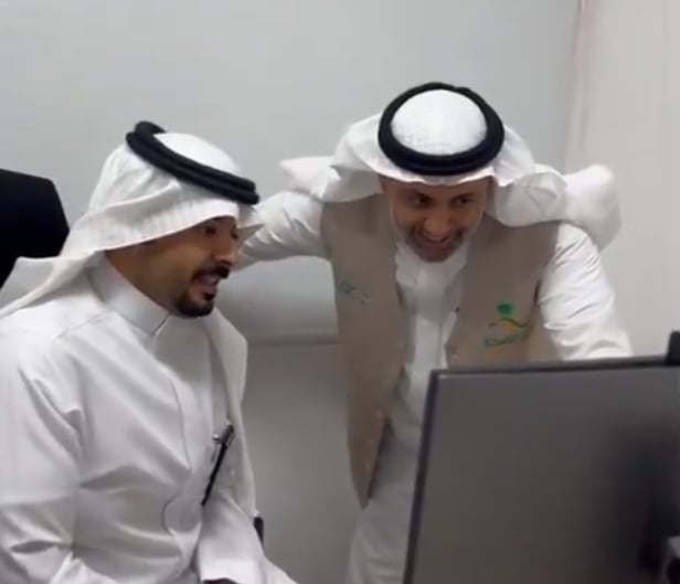 وزير الصحة يزور العيادات الافتراضية في عرعر ويتواصل مع المستفيدين