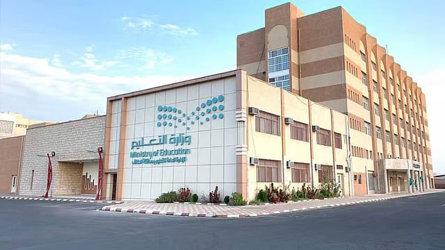 «التعليم» تُصدر قراراً بإغلاق حسابات المدارس الحكومية على منصات التواصل الاجتماعي