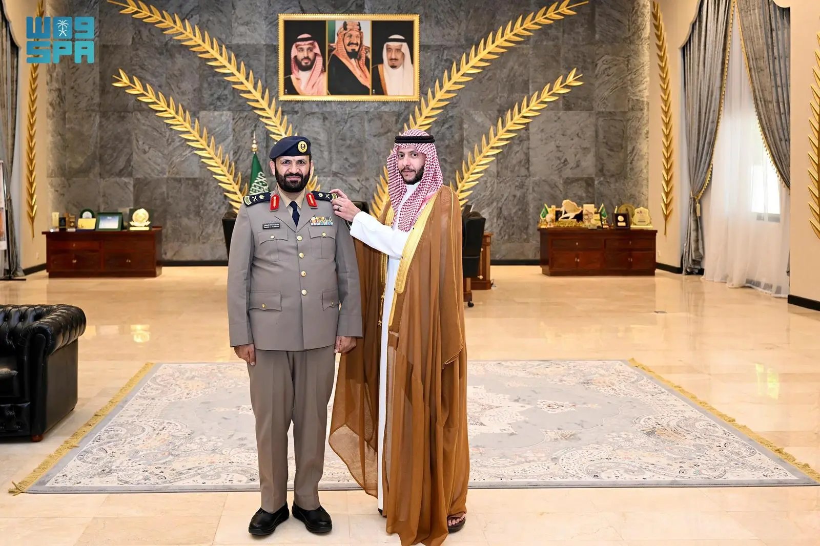 محافظ الطائف يقلّد القحطاني رتبته الجديدة