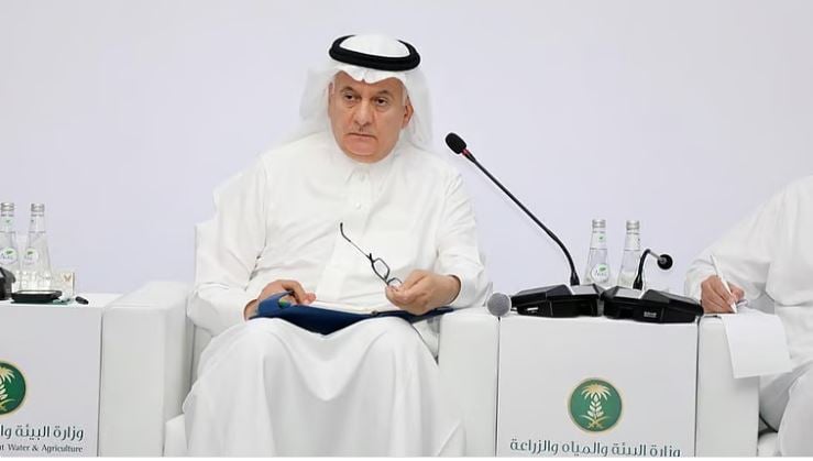 وزير البيئة يبدأ زيارة إلى الصين لبحث فرص زيادة التبادل التجاري بين البلدين