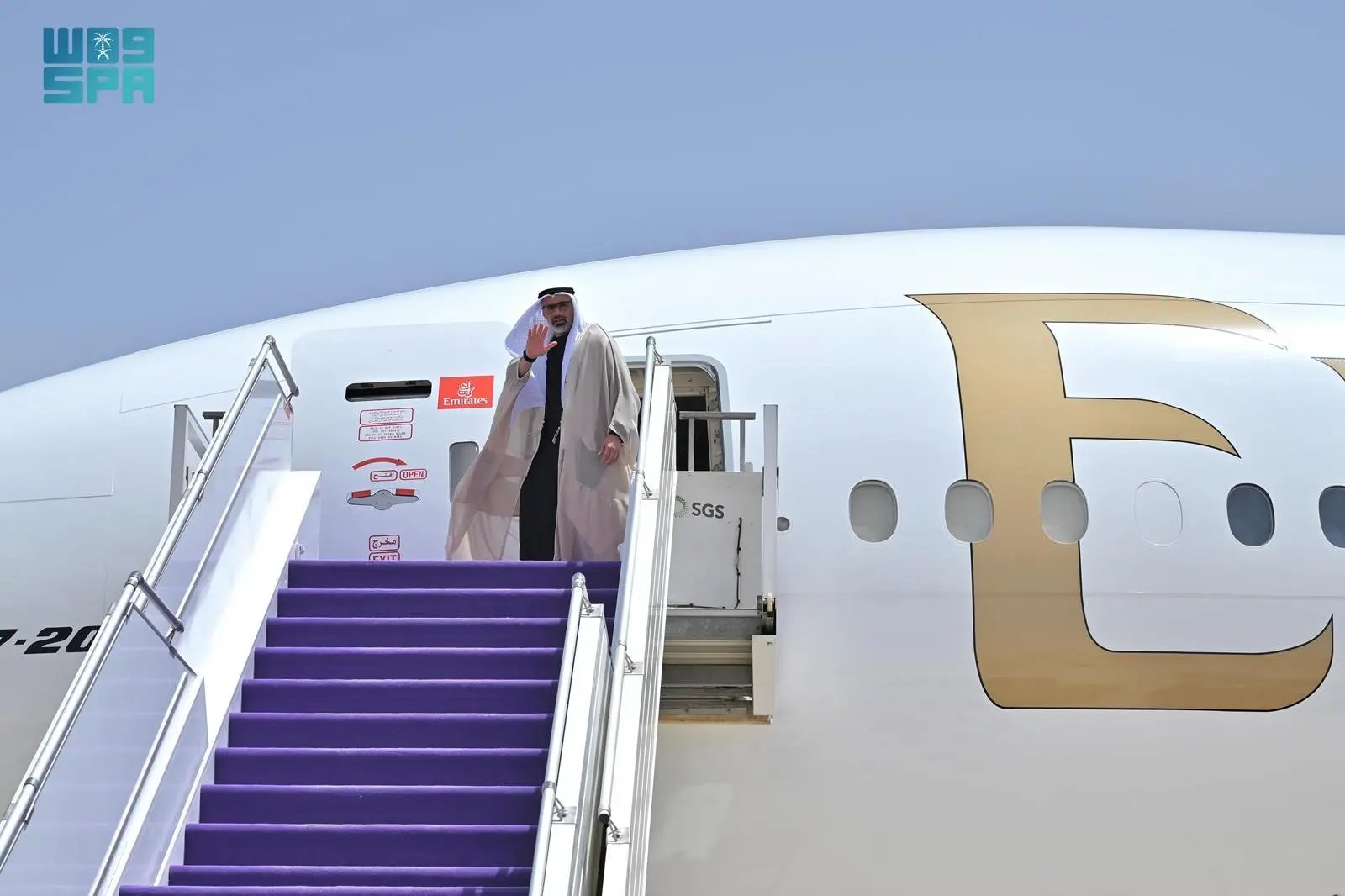 ولي عهد أبوظبي يغادر الرياض بعد مشاركته في القمة «الخليجية _ الأمريكية»
