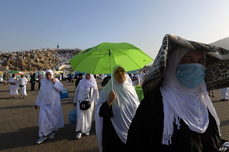 إرشادات مهمة من وزارة الحج للحجاج بشأن الطعام وتجنب الإجهاد الحراري أثناء أداء المناسك 
