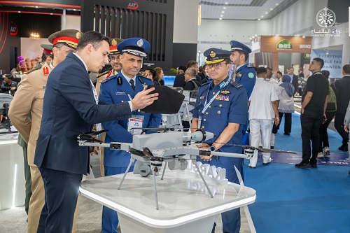 مدير الأركان المشتركة للقوات المسلحة يزور معرض LIMA 2025