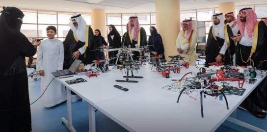  وزير الاتصالات يزور جامعة الملك خالد ويشيد بجهود المبتكرين لدعم اقتصاد عسير الرقمي