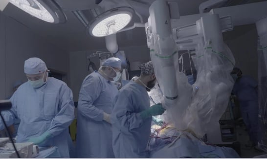 الروبوت الجراحي يجري استبدال صمام للقلب بمكة المكرمة