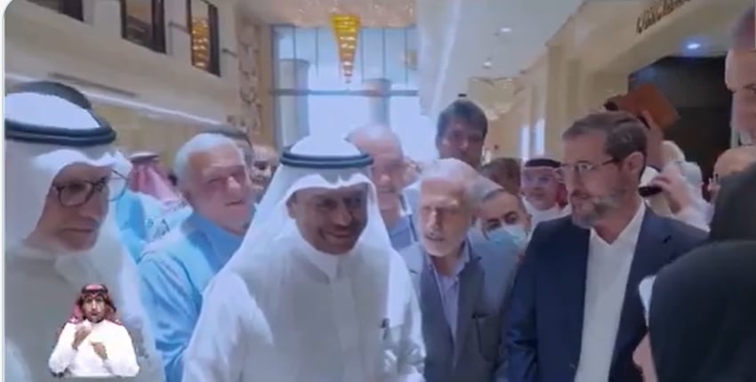 نائب وزير الحج يتفقد مقارّ إقامة الحجاج الإيرانيين في مكة