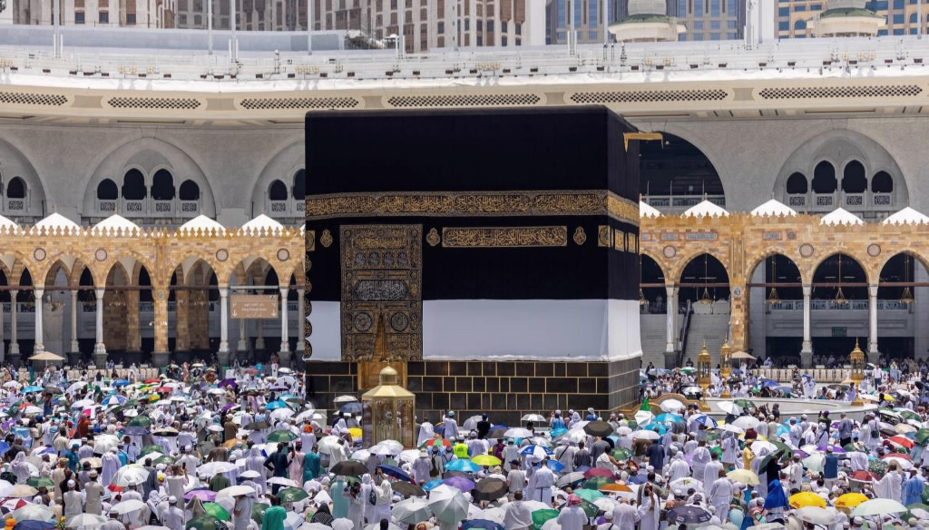 «شؤون بالحرمين» تدعو إلى تجنب التدافع عند صحن المطاف