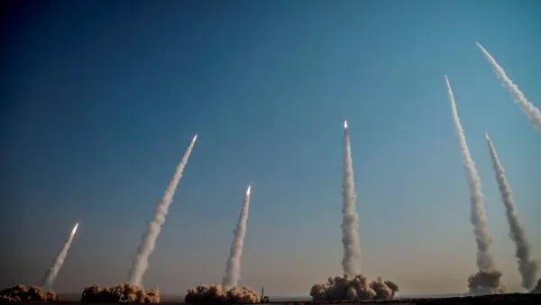 ادعاء صهيوني بإطلاق صواريخ إيرانية نحو إسرائيل.. والتلفزيون الإيراني ينفي 