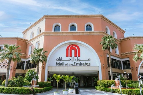 دبي عاصمة الرفاهية.. من قصور ڤيرساتشي إلى أطباق ميشلان