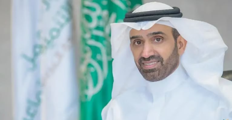 وزير الموارد البشرية يصدر قرارًا بتصنيف رخص عمل العمالة الوافدة حسب الفئات المهارية
