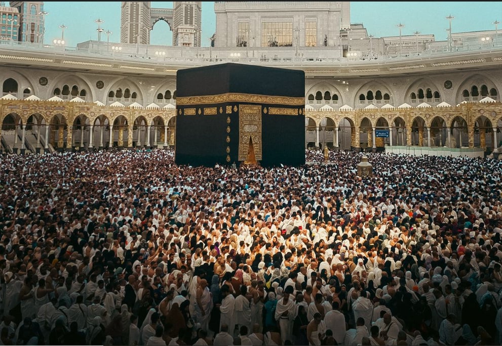 «ابن مكة» محمد الدهاسي.. 10 سنوات من توثيق روحانية الحرم المكي بعدسة فنية