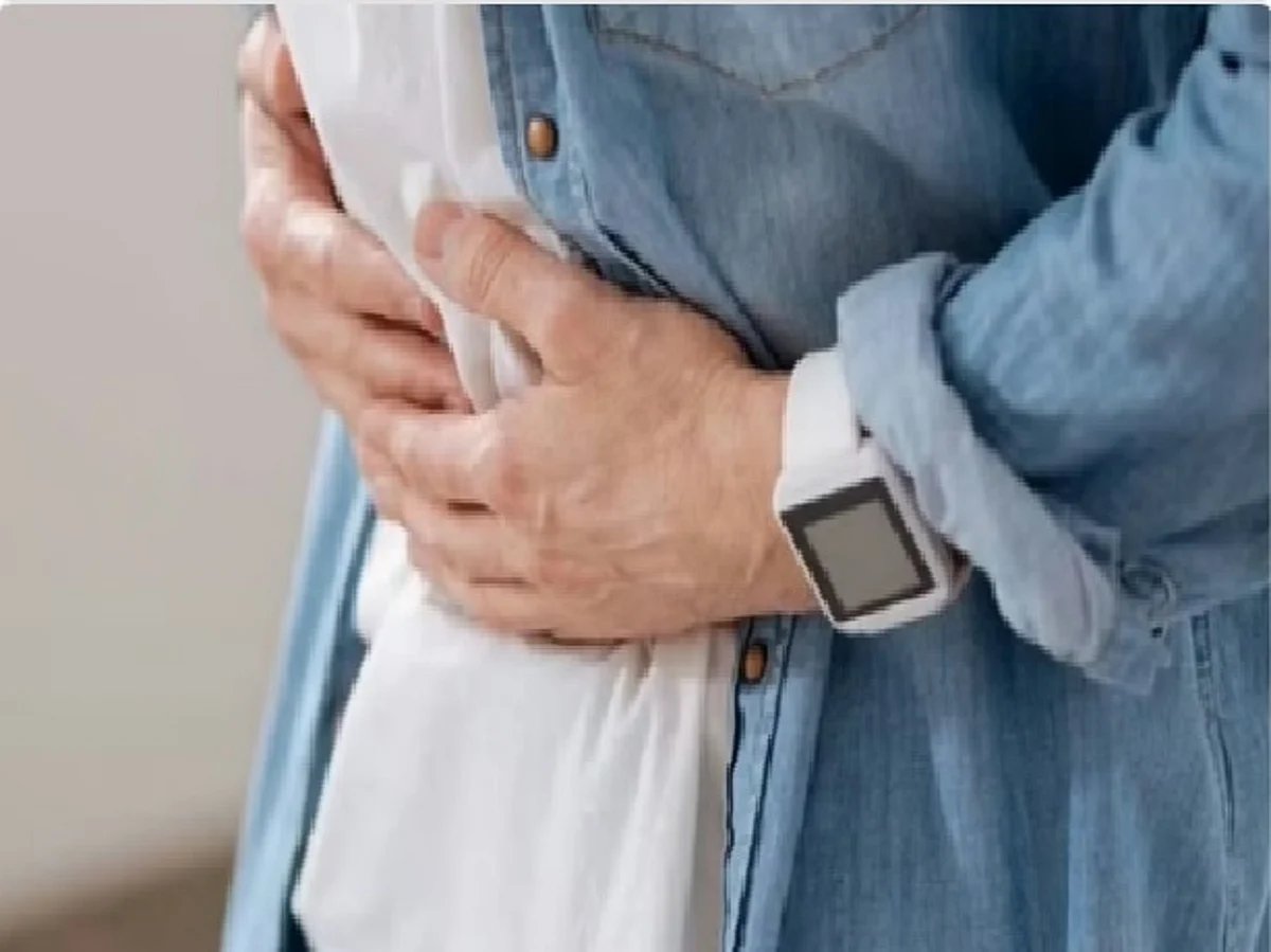«الخضيري» محذرًا من «آفة الإمساك»: تصيب 30% من المجتمع