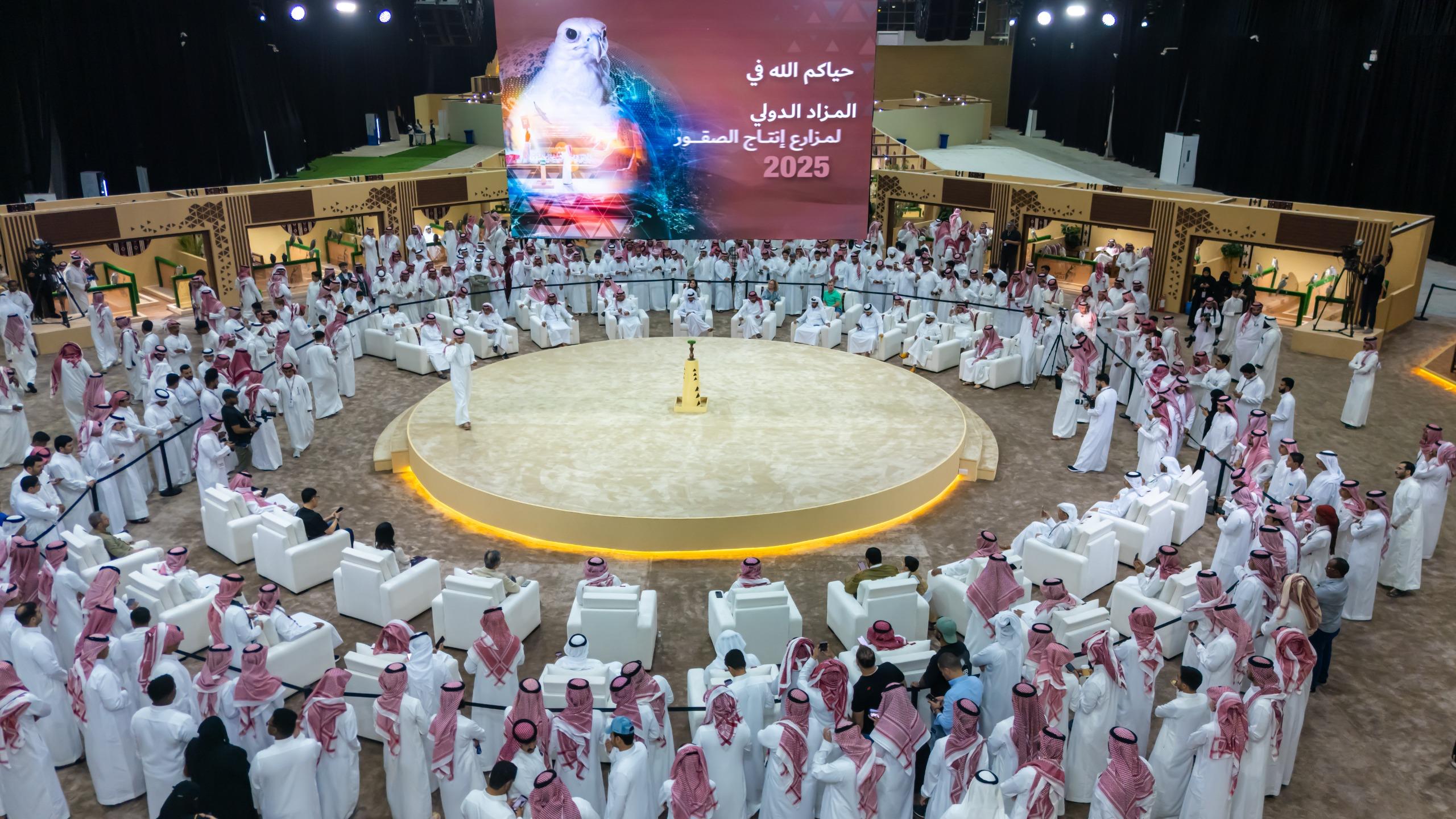 المزاد الدولي لمزارع إنتاج الصقور.. منصة عالمية للشراكات الاستراتيجية بين المنتجين والصقارين
