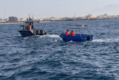 حرس الحدود بالمدينة المنورة ينقذ مواطنين تعطلت واسطتهما البحرية في عرض البحر