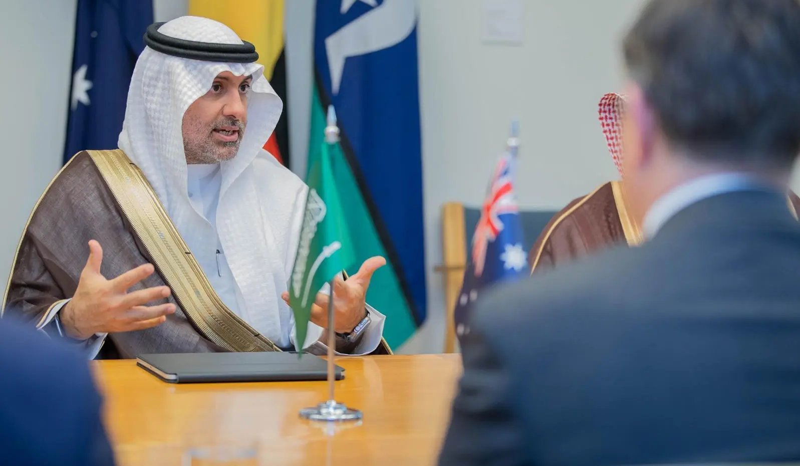 وزير الصحة يبحث تعزيز الاستثمار في الصناعات الدوائية مع نظيره الأسترالي
