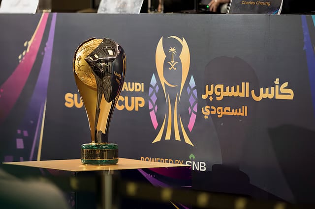 الإسباني ريكاردو دي بيرغوس حكمًا لمباراة القادسية والأهلي في نصف نهائي السوبر السعودي