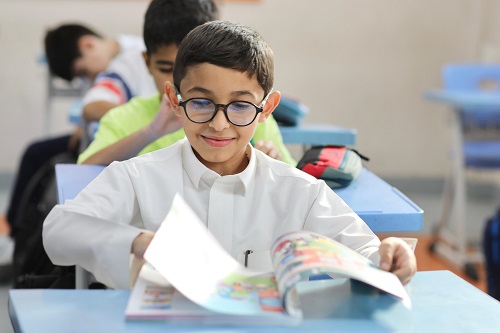 مستشار تربوي: ضبط النوم والالتزام بالحضور يرفعان معنويات الطلبة