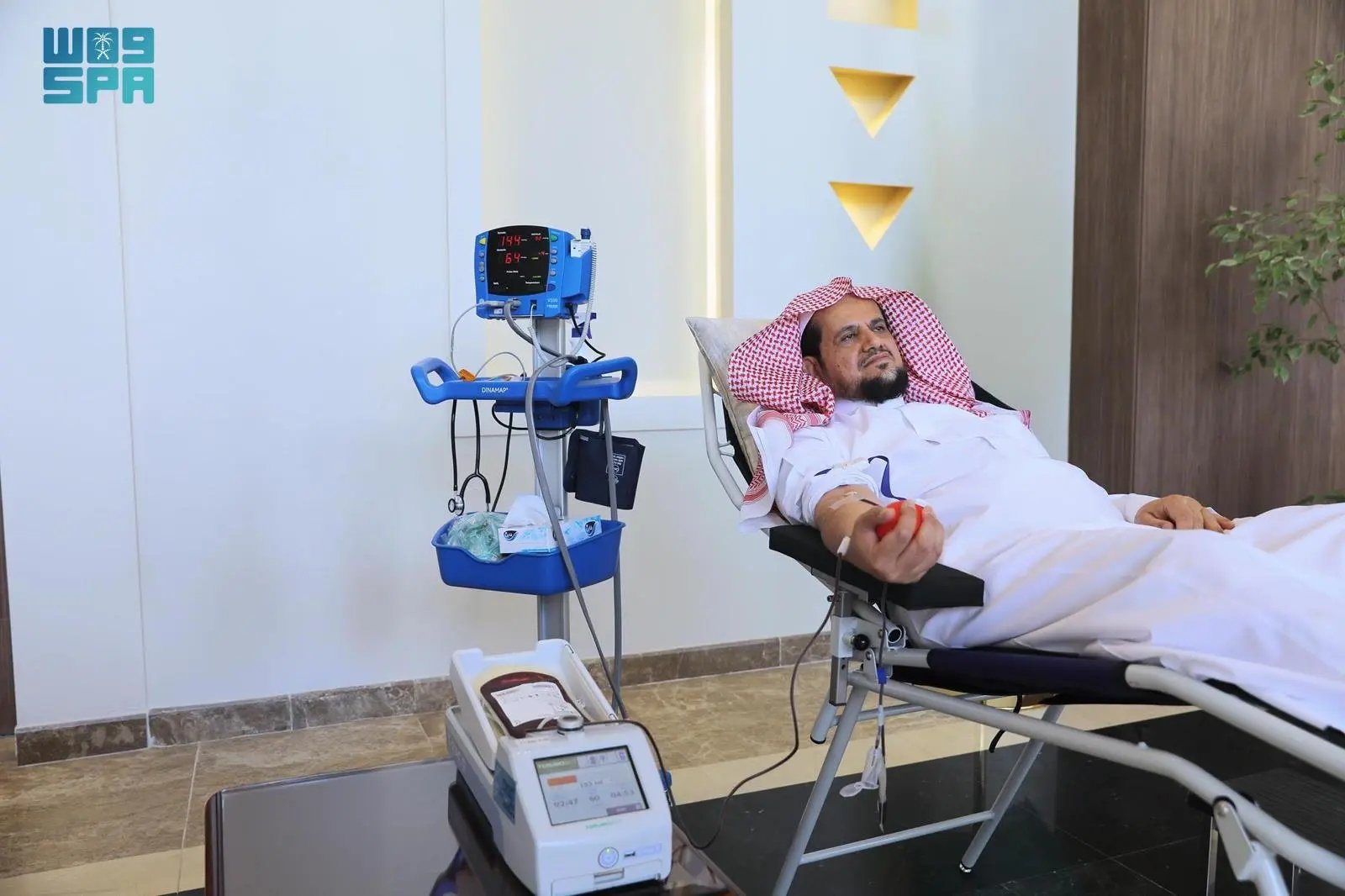 النائب العام يشارك في حملة ولي العهد للتبرع بالدم