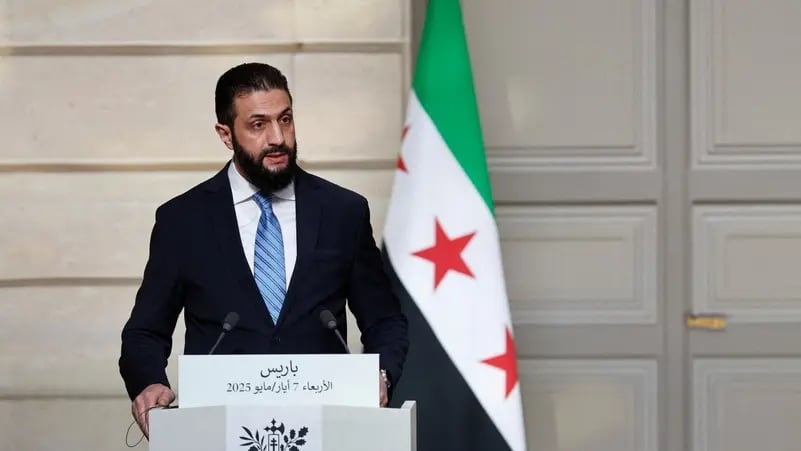 بريطانيا ترفع العقوبات عن الشرع ووزير الداخلية السوري
