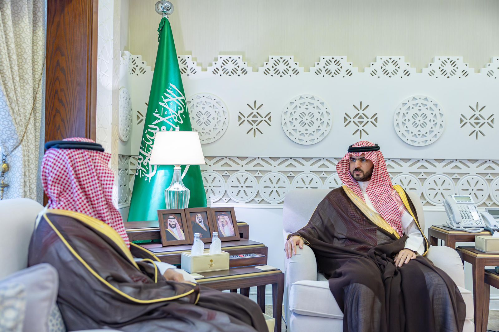 نائب أمير الشرقية يؤكد لمدير فرع «الإعلام» أهمية نقل الصورة الحقيقة لما تشهده المملكة من تطور

