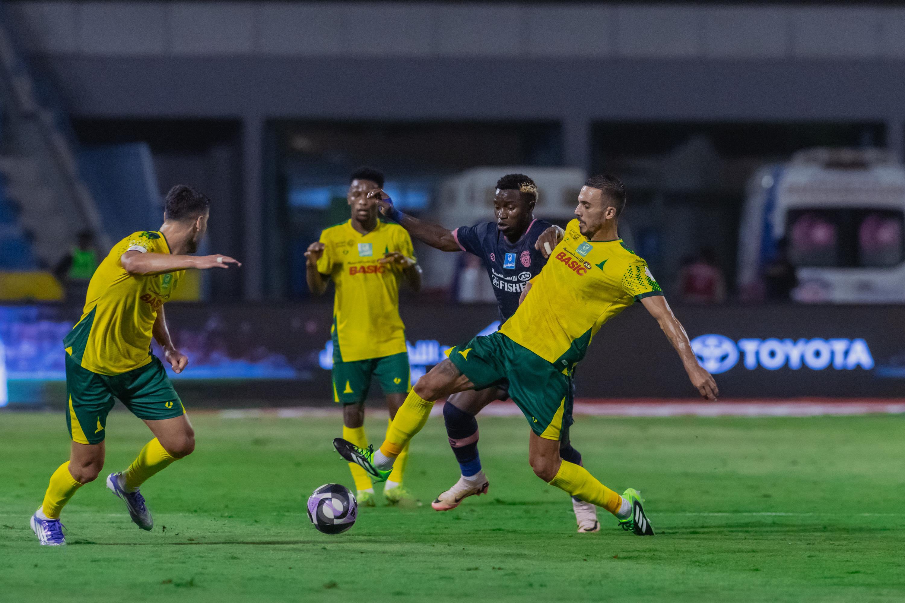 الخليج يضرب الفيحاء بثلاثية في دوري روشن