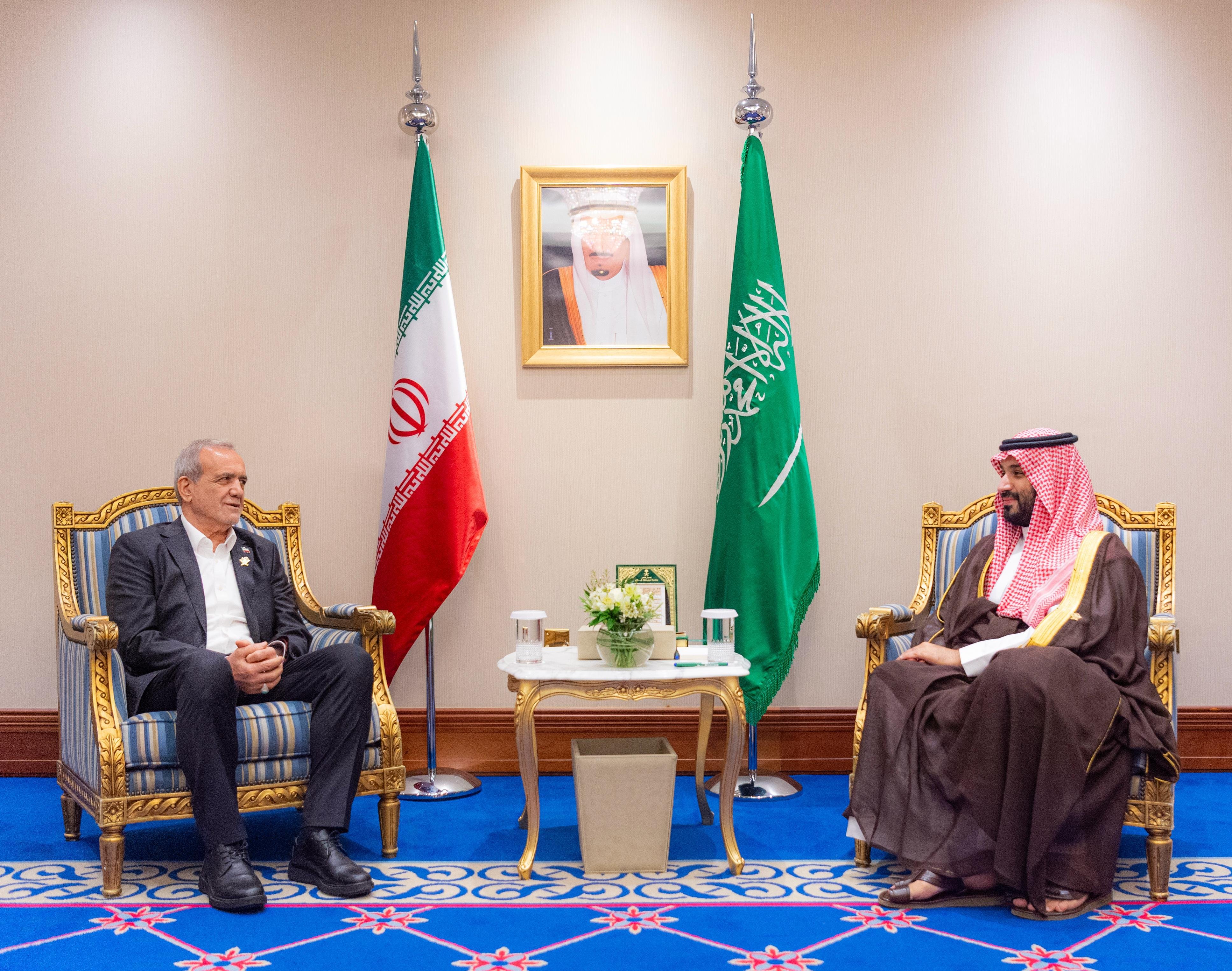 ولي العهد يلتقي  الرئيس الإيراني