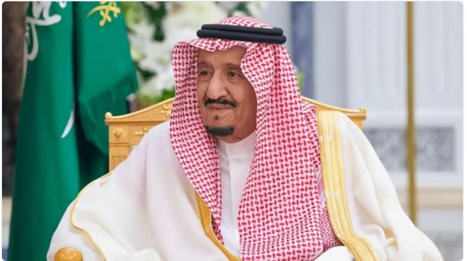 خادم الحرمين الشريفين يمنح 8 مقيمين ميدالية الاستحقاق من الدرجة الثالثة لتبرع كل منهم بدمه 10 مرات
